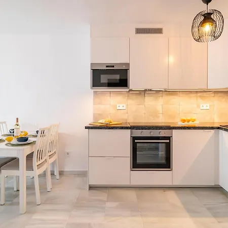 דירה Lovely In With Kitchen *